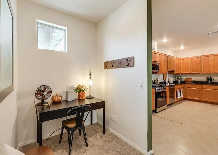 1 Mi To Dtwn Flagstaff: W/ 2 Balconies!
